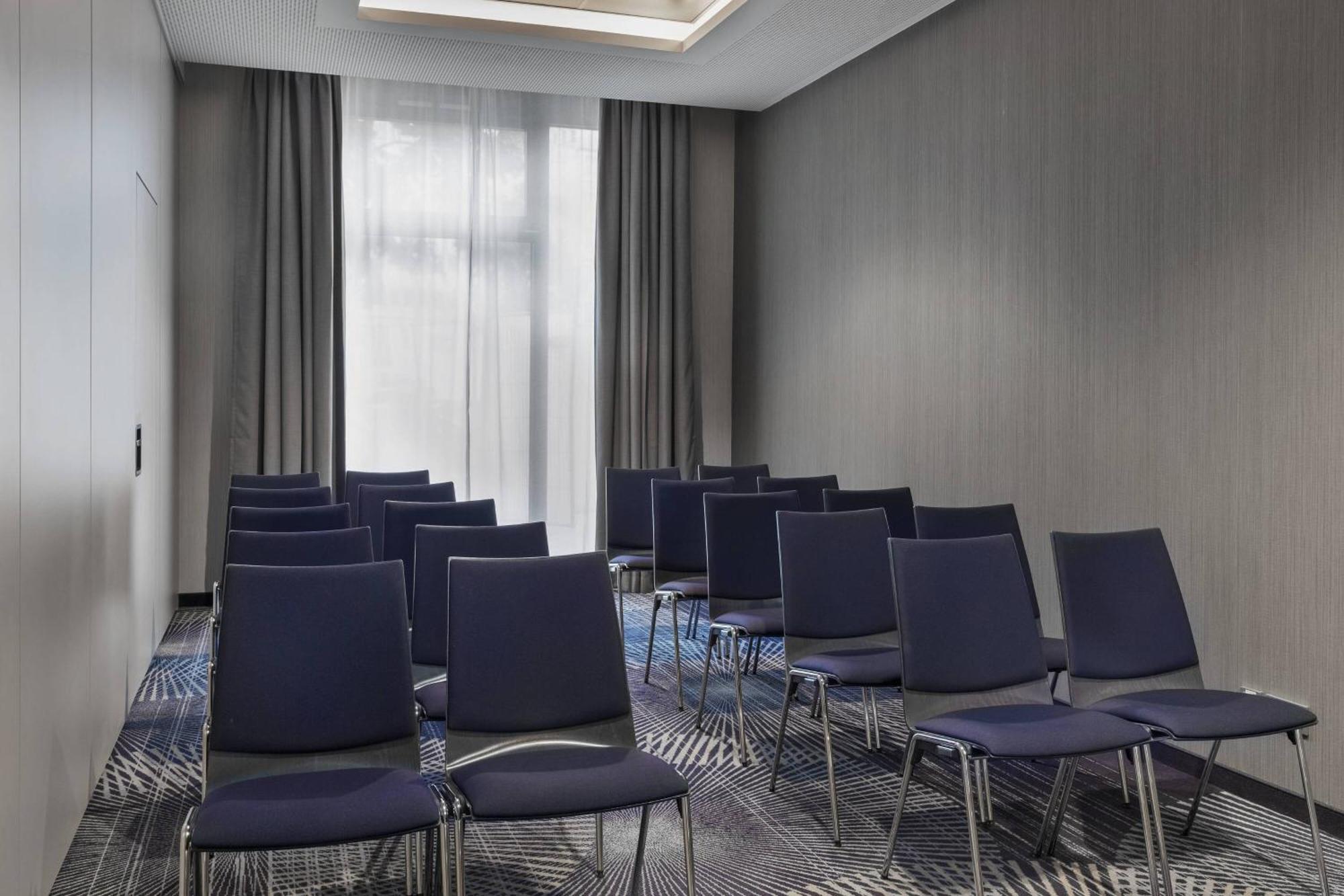 Courtyard By Marriott Hamburg City Экстерьер фото