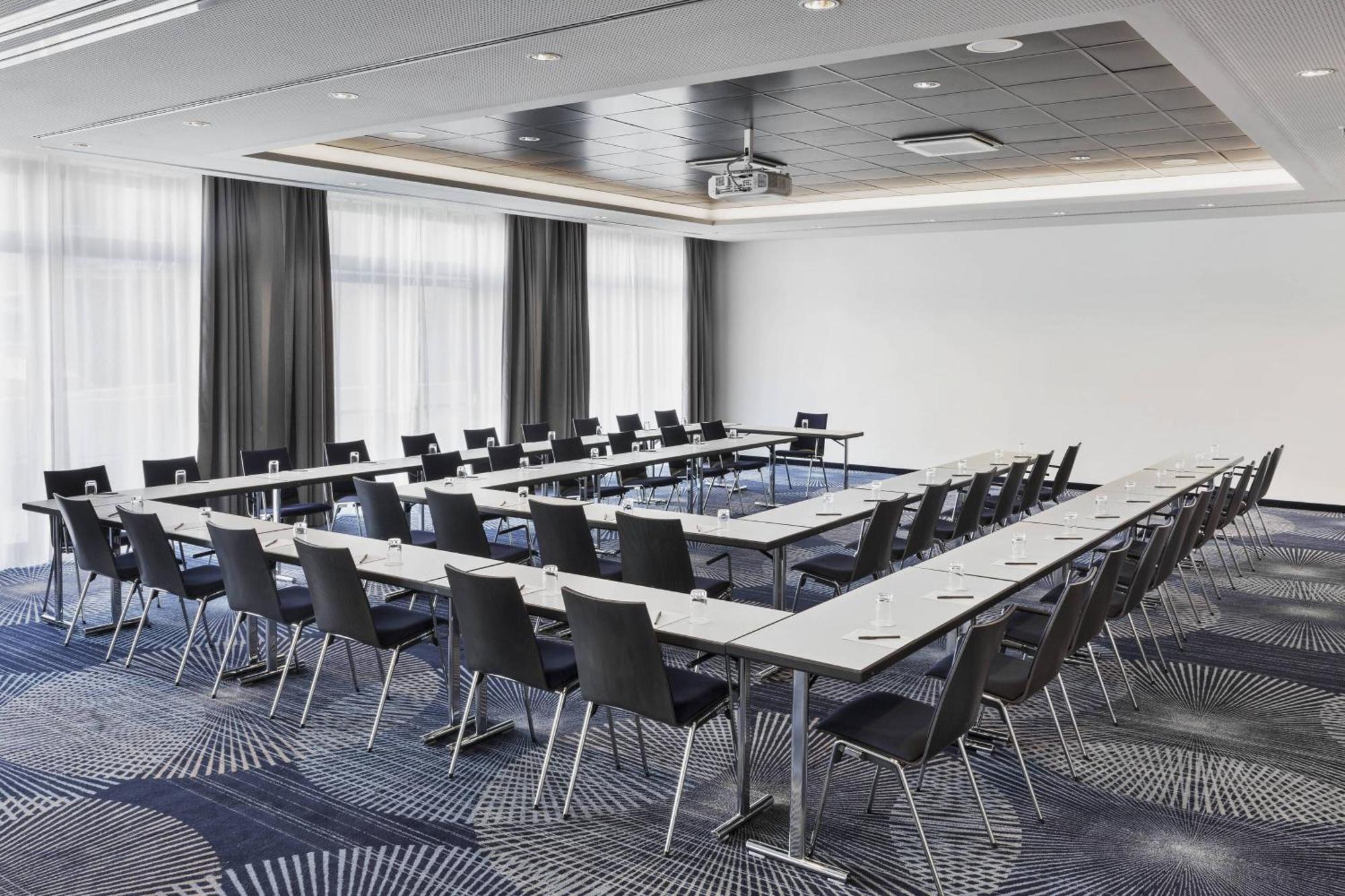 Courtyard By Marriott Hamburg City Экстерьер фото