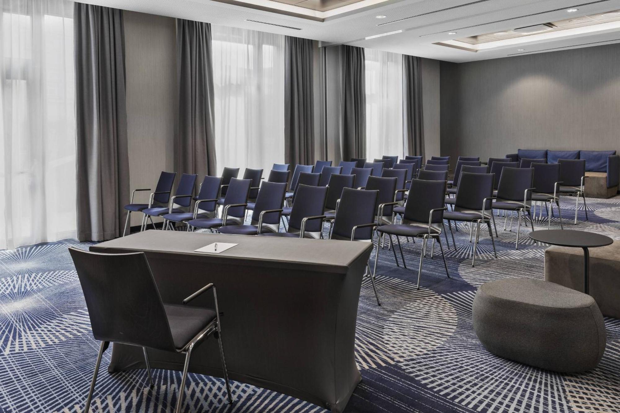Courtyard By Marriott Hamburg City Экстерьер фото