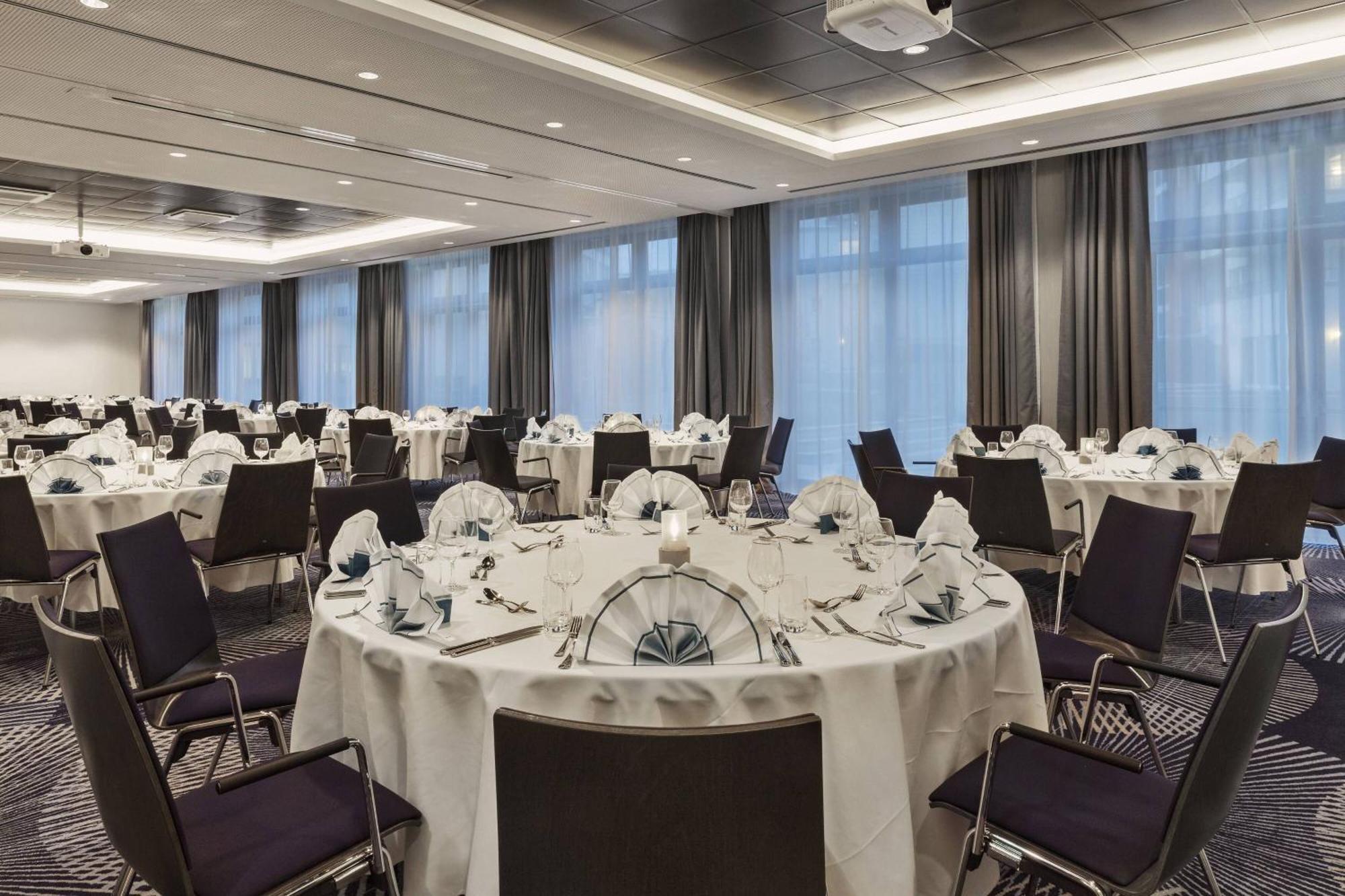 Courtyard By Marriott Hamburg City Экстерьер фото